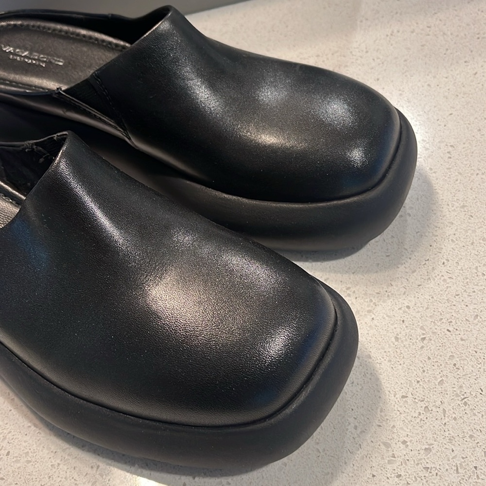 Vagabond Black Leather Slip-On Mules - Picture 9 of 9